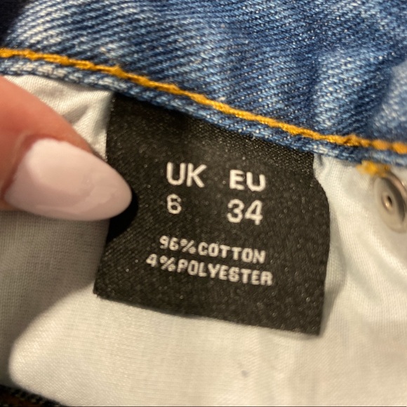 Distressed jeans - Picture 2 of 4